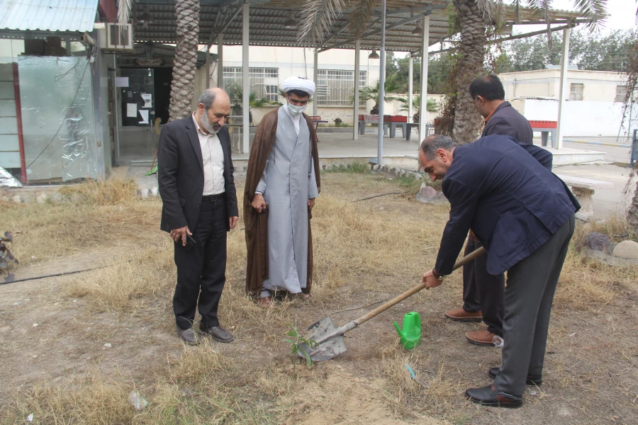 بمناسبت روز درختکاری با حضور مدیریت دانشگاه ، مسئولین و دانشجو معلمان دانشگاه فرهنگیان تعدادی نهال بصورت نمادین در محوطه پردیس شهید بهشتی دانشگاه فرهنگیان کاشته شد. 11