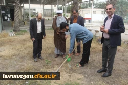 بمناسبت روز درختکاری با حضور مدیریت دانشگاه ، مسئولین و دانشجو معلمان دانشگاه فرهنگیان تعدادی نهال بصورت نمادین در محوطه پردیس شهید بهشتی دانشگاه فرهنگیان کاشته شد. 12