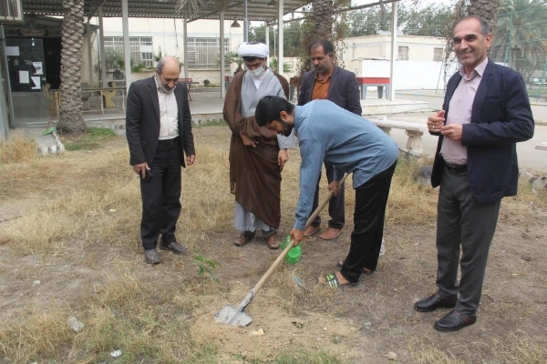 بمناسبت روز درختکاری با حضور مدیریت دانشگاه ، مسئولین و دانشجو معلمان دانشگاه فرهنگیان تعدادی نهال بصورت نمادین در محوطه پردیس شهید بهشتی دانشگاه فرهنگیان کاشته شد. 12