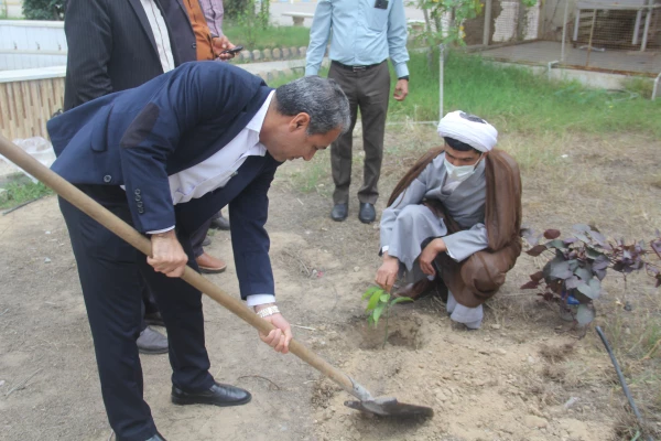 بمناسبت روز درختکاری با حضور مدیریت دانشگاه ، مسئولین و دانشجو معلمان دانشگاه فرهنگیان تعدادی نهال بصورت نمادین در محوطه پردیس شهید بهشتی دانشگاه فرهنگیان کاشته شد. 4