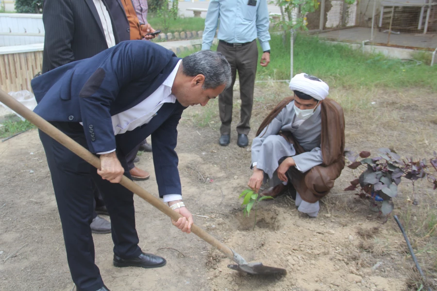 بمناسبت روز درختکاری با حضور مدیریت دانشگاه ، مسئولین و دانشجو معلمان دانشگاه فرهنگیان تعدادی نهال بصورت نمادین در محوطه پردیس شهید بهشتی دانشگاه فرهنگیان کاشته شد. 4