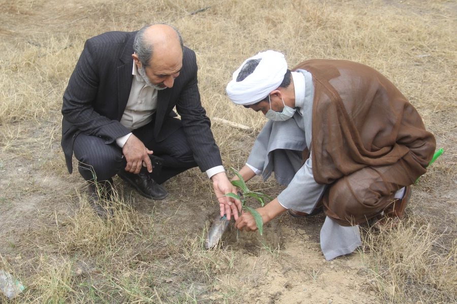 بمناسبت روز درختکاری با حضور مدیریت دانشگاه ، مسئولین و دانشجو معلمان دانشگاه فرهنگیان تعدادی نهال بصورت نمادین در محوطه پردیس شهید بهشتی دانشگاه فرهنگیان کاشته شد. 10