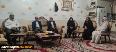 به مناسبت روز شهید

به مناسبت روز شهید، با حضور ریاست دانشگاه فرهنگیان هرمزگان ،معاونت و همکاران دانشگاه  با خانواده محترم شهید همت الله شمسایی دیدار کردند.