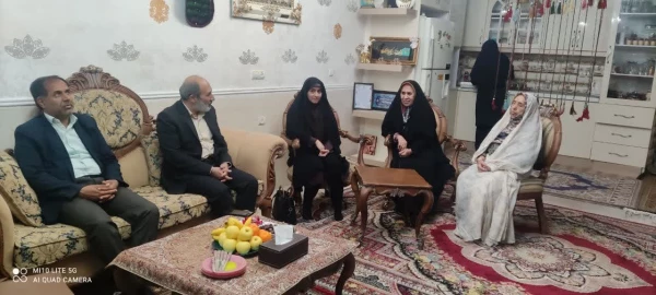 به مناسبت روز شهید، با حضور ریاست دانشگاه فرهنگیان هرمزگان ،معاونت و همکاران دانشگاه  با خانواده محترم شهید همت الله شمسایی دیدار کردند. 4