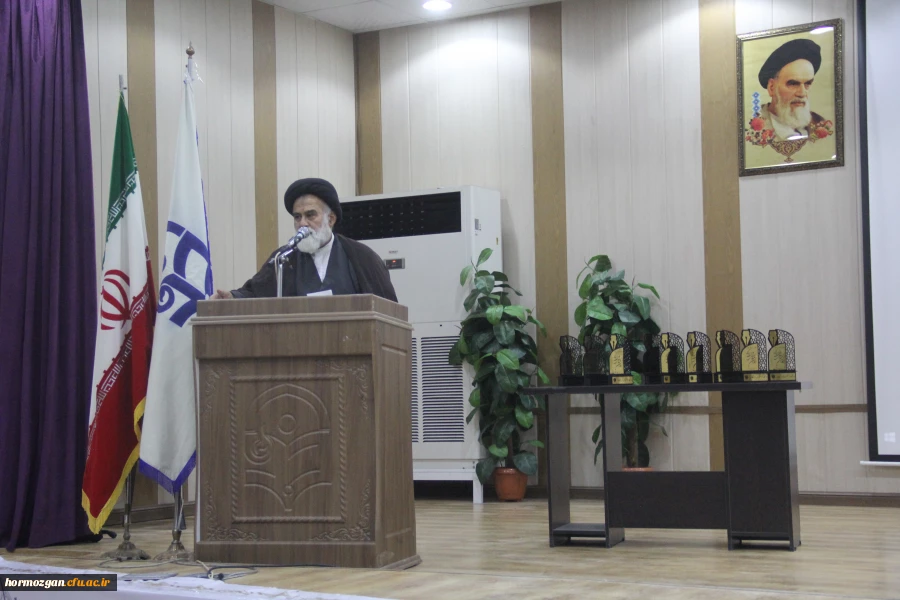 آیین اختتامیه اولین همایش ملی مدرسه الگو در محل پردیس شهید بهشتی  ( دانشگاه فرهنگیان هرمزگان ) برگزار گردید. 2