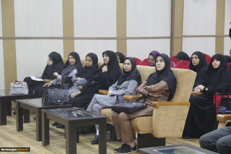 آیین اختتامیه اولین همایش ملی مدرسه الگو در محل پردیس شهید بهشتی  ( دانشگاه فرهنگیان هرمزگان ) برگزار گردید. 2