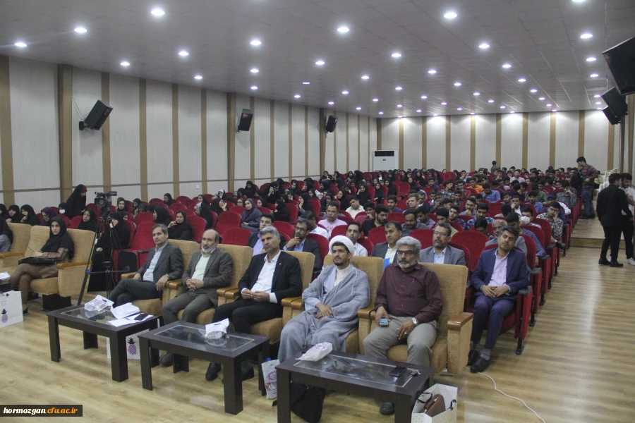 آیین اختتامیه اولین همایش ملی مدرسه الگو در محل پردیس شهید بهشتی  ( دانشگاه فرهنگیان هرمزگان ) برگزار گردید. 2