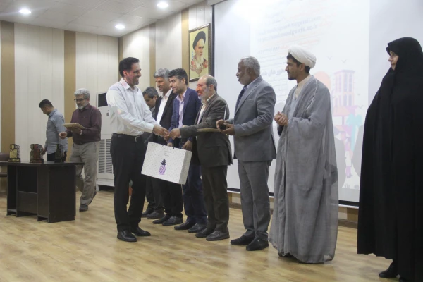 آیین اختتامیه اولین همایش ملی مدرسه الگو در محل پردیس شهید بهشتی  ( دانشگاه فرهنگیان هرمزگان ) برگزار گردید. 2