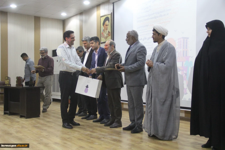 آیین اختتامیه اولین همایش ملی مدرسه الگو در محل پردیس شهید بهشتی  ( دانشگاه فرهنگیان هرمزگان ) برگزار گردید. 2