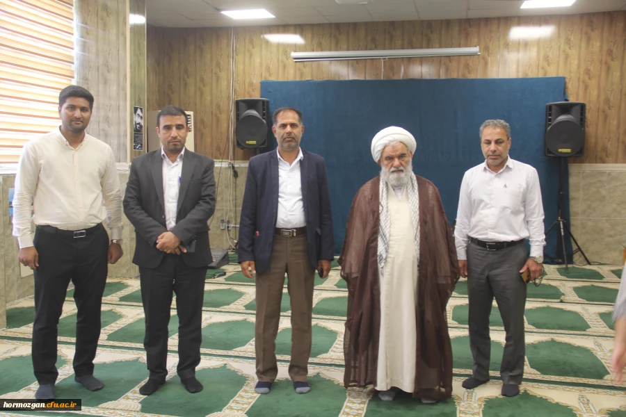 جلسه تبیینی بمناسبت هفته بزرگداشت مقام معلم و شهادت امام جعفر صادق (ع) با حضورامام جمعه موقت بندرعباس حضرت آیت الله دکتر درویشی 5