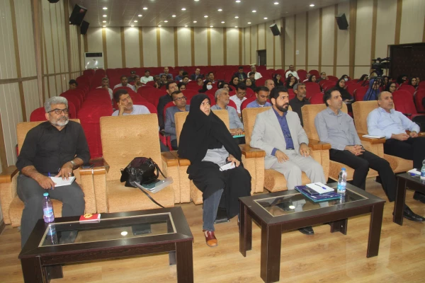 برگزاری اولین دوره توانمند سازی تربیت ارزیاب حرفه ای با حضور مدرس کشوری این دوره ، دکتر ایازی و مشارکت استادان و مدرسان دانشگاه فرهنگیان هرمزگان در سالن اجتماعات پردیس شهید بهشتی این دانشگاه . 5