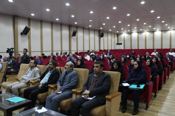 برگزاری اولین دوره توانمند سازی تربیت ارزیاب حرفه ای با حضور مدرس کشوری این دوره ، دکتر ایازی و مشارکت استادان و مدرسان دانشگاه فرهنگیان هرمزگان در سالن اجتماعات پردیس شهید بهشتی این دانشگاه . 6