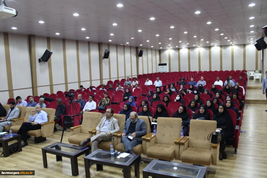 برگزاری اولین دوره توانمند سازی تربیت ارزیاب حرفه ای با حضور مدرس کشوری این دوره ، دکتر ایازی و مشارکت استادان و مدرسان دانشگاه فرهنگیان هرمزگان در سالن اجتماعات پردیس شهید بهشتی این دانشگاه . 10