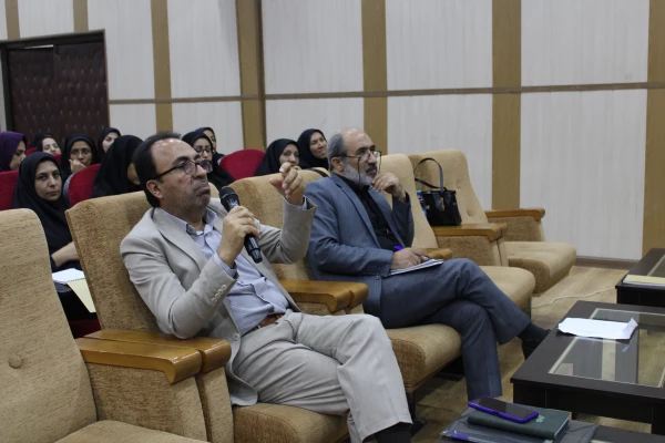 برگزاری اولین دوره توانمند سازی تربیت ارزیاب حرفه ای با حضور مدرس کشوری این دوره ، دکتر ایازی و مشارکت استادان و مدرسان دانشگاه فرهنگیان هرمزگان در سالن اجتماعات پردیس شهید بهشتی این دانشگاه . 7