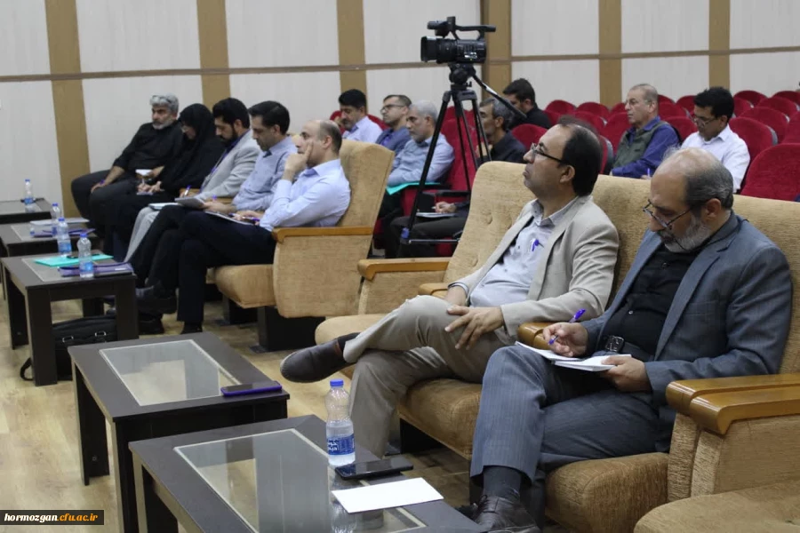 برگزاری اولین دوره توانمند سازی تربیت ارزیاب حرفه ای با حضور مدرس کشوری این دوره ، دکتر ایازی و مشارکت استادان و مدرسان دانشگاه فرهنگیان هرمزگان در سالن اجتماعات پردیس شهید بهشتی این دانشگاه . 12