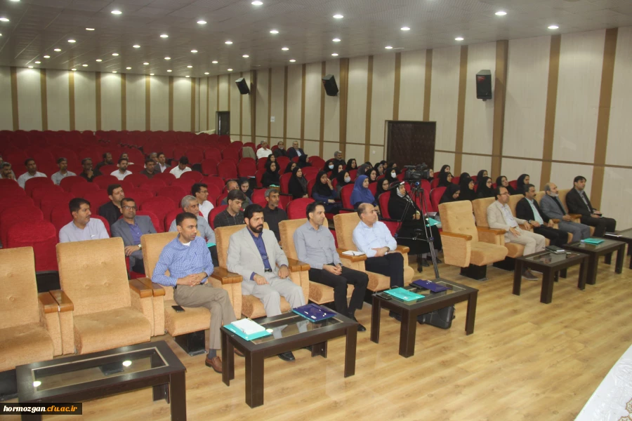 برگزاری اولین دوره توانمند سازی تربیت ارزیاب حرفه ای با حضور مدرس کشوری این دوره ، دکتر ایازی و مشارکت استادان و مدرسان دانشگاه فرهنگیان هرمزگان در سالن اجتماعات پردیس شهید بهشتی این دانشگاه . 17