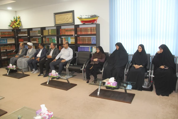 دیدار جمعی از استادان، مدیران، کارکنان و دانشجو معلمان دانشگاه فرهنگیان هرمزگان با حضرت آیت ا... عبادی زاده، نماینده ولی فقیه و امام جمعه شهرستان بندرعباس 5