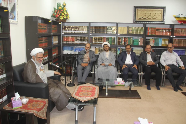 دیدار جمعی از استادان، مدیران، کارکنان و دانشجو معلمان دانشگاه فرهنگیان هرمزگان با حضرت آیت ا... عبادی زاده، نماینده ولی فقیه و امام جمعه شهرستان بندرعباس 6
