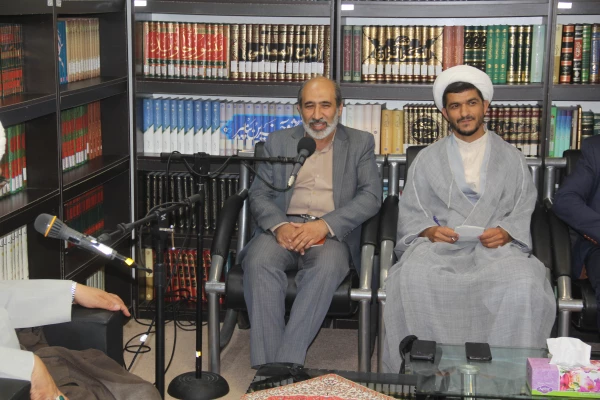 دیدار جمعی از استادان، مدیران، کارکنان و دانشجو معلمان دانشگاه فرهنگیان هرمزگان با حضرت آیت ا... عبادی زاده، نماینده ولی فقیه و امام جمعه شهرستان بندرعباس 7