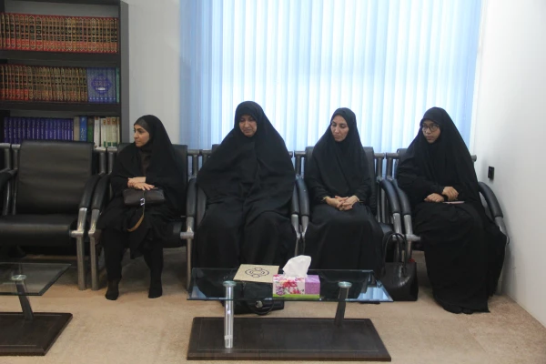 دیدار جمعی از استادان، مدیران، کارکنان و دانشجو معلمان دانشگاه فرهنگیان هرمزگان با حضرت آیت ا... عبادی زاده، نماینده ولی فقیه و امام جمعه شهرستان بندرعباس 9