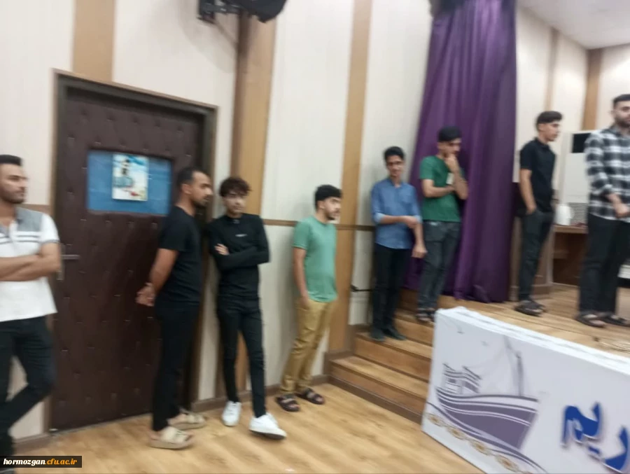 حضور پر شور دانشجومعلمان هرمزگان برای شرکت در انتخابات، در اولین ساعات شروع رأی گیری، پای صندوق 2