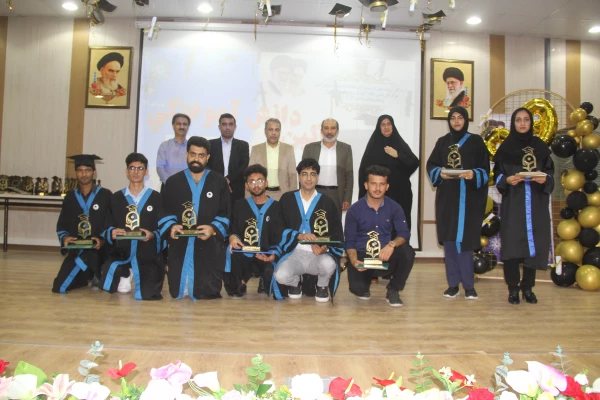  مورخ ۲۷ شهریور در ماه ربیع الاول و ایام ولادت پیامبر خاتم حضرت محمد مصطفی (ص) و هفته وحدت امت اسلامی ، و روز بزرگ داشت استاد شهریار روز شعر و ادبیات فارسی با حضور مسئولین استانی آیین دانش آموختگی دانشجو معلمان ورودی سال ۱۳۹۹ دانشگاه فرهنگیان هرمزگان برگز