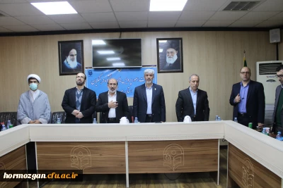 نشست صمیمانه جناب آقای دکتر برزویی  رییس محترم دانشگاه فرهنگیان و هیات همراه با کارکنان اداری 