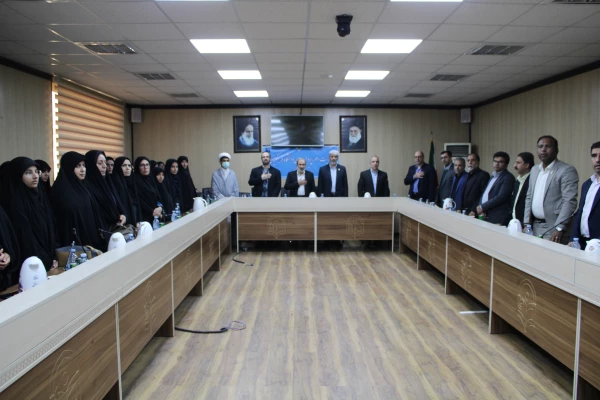 نشست صمیمانه جناب آقای دکتر برزویی  رییس محترم دانشگاه فرهنگیان با کارکنان اداری 4