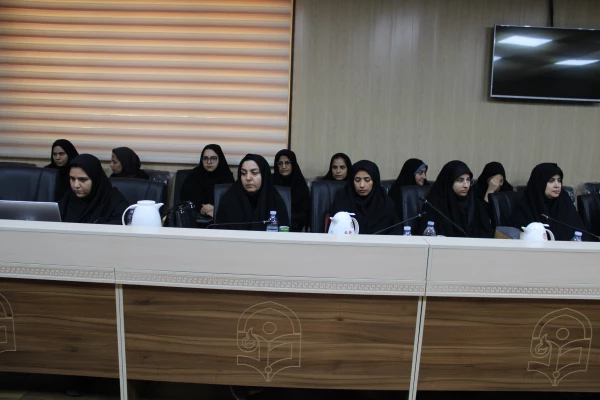 نشست صمیمانه جناب آقای دکتر برزویی  رییس محترم دانشگاه فرهنگیان با کارکنان اداری 7