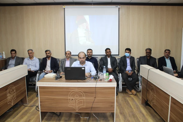 نشست صمیمانه جناب آقای دکتر برزویی  رییس محترم دانشگاه فرهنگیان با کارکنان اداری 8