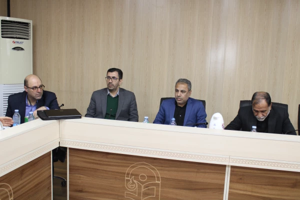 نشست صمیمانه جناب آقای دکتر برزویی  رییس محترم دانشگاه فرهنگیان با کارکنان اداری 9