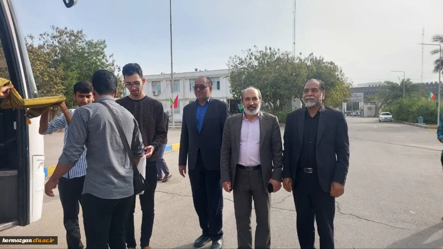  بدرقه دانشجومعلمان پردیس شهید بهشتی بندرعباس برای اعزام به اردوی راهیان نور 2