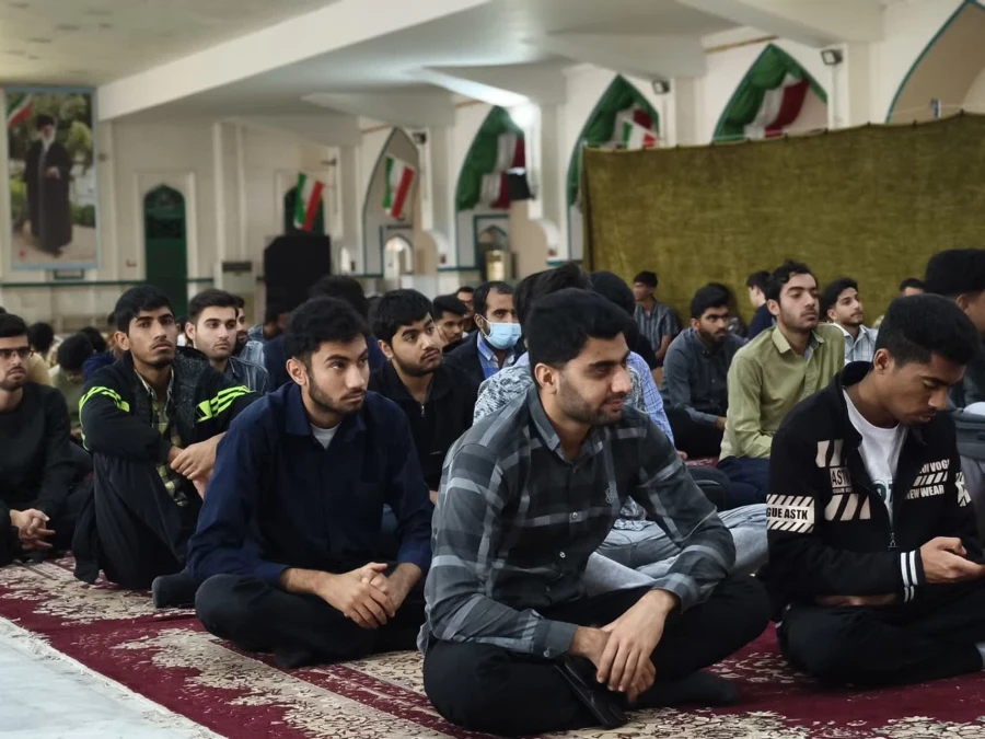  بدرقه دانشجومعلمان پردیس شهید بهشتی بندرعباس برای اعزام به اردوی راهیان نور 4