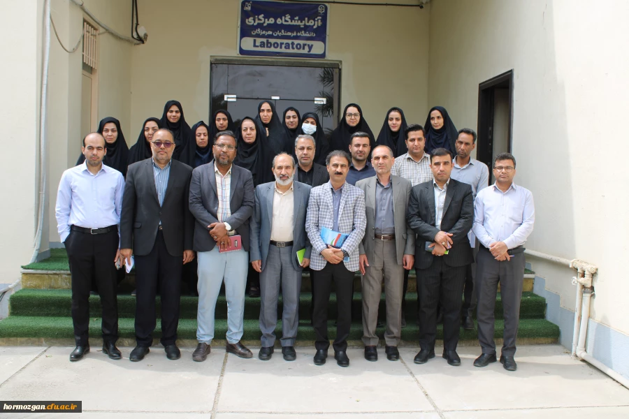 نشست صمیمانه مدیریت امور پردیس های دانشگاه فرهنگیان هرمزگان  با همکاران  در روزهای پایانی سال 1403  6