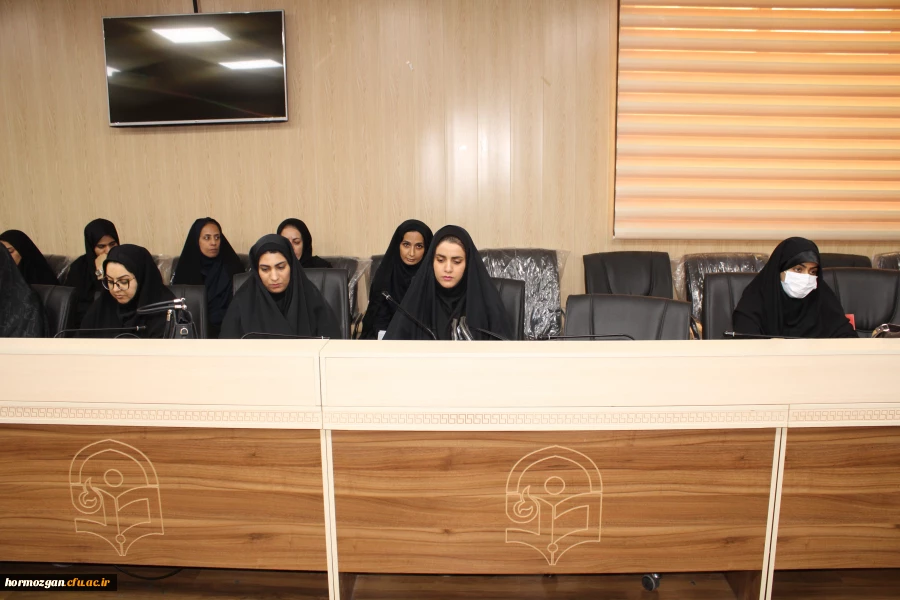 نشست صمیمانه مدیریت امور پردیس های دانشگاه فرهنگیان هرمزگان  با همکاران  در روزهای پایانی سال 1403  10