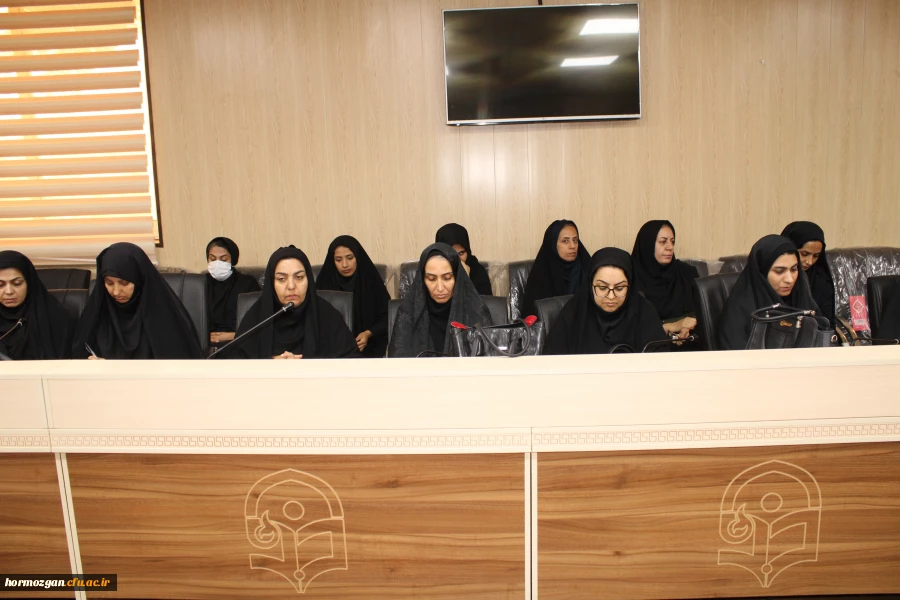 نشست صمیمانه مدیریت امور پردیس های دانشگاه فرهنگیان هرمزگان  با همکاران  در روزهای پایانی سال 1403  11