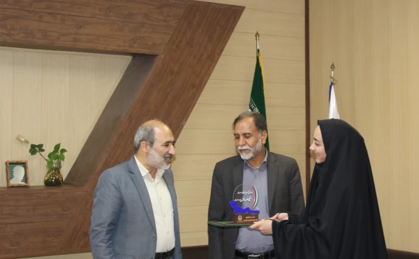 تجلیل از دانشجو معلم سرکار خانم فاطمه طالبی  2