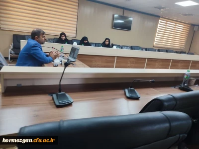 نشست تبیینی حضوری- مجازی با عنوان: «تحلیل مسائل روز» جنگ تحمیلی 12 روزه و پیامدهای آن و تبیین شبهات 