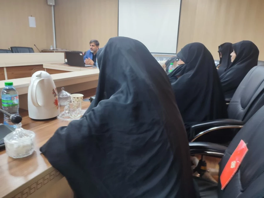 نشست تبیینی حضوری- مجازی با عنوان: «تحلیل مسائل روز» جنگ تحمیلی 12 روزه و پیامدهای آن و تبیین شبهات  5