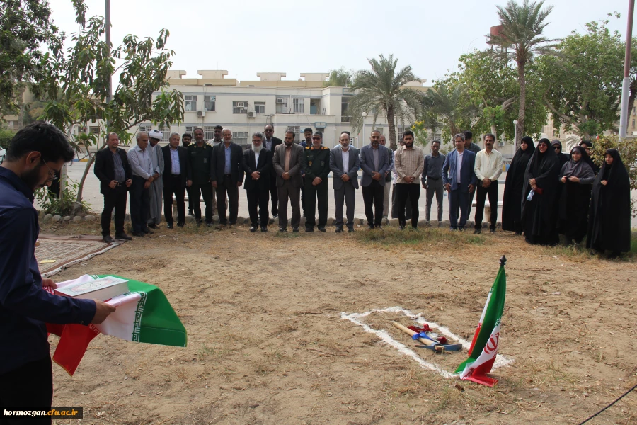 آیین کلنگ زنی احداث یادمان شهید گمنام به میزبانی دانشگاه فرهنگیان هرمزگان 59