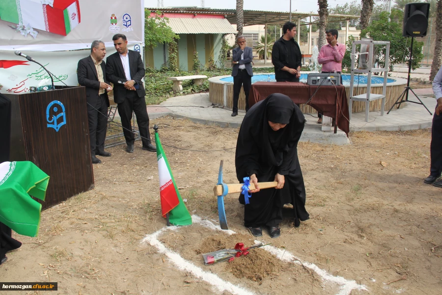 آیین کلنگ زنی احداث یادمان شهید گمنام به میزبانی دانشگاه فرهنگیان هرمزگان 60
