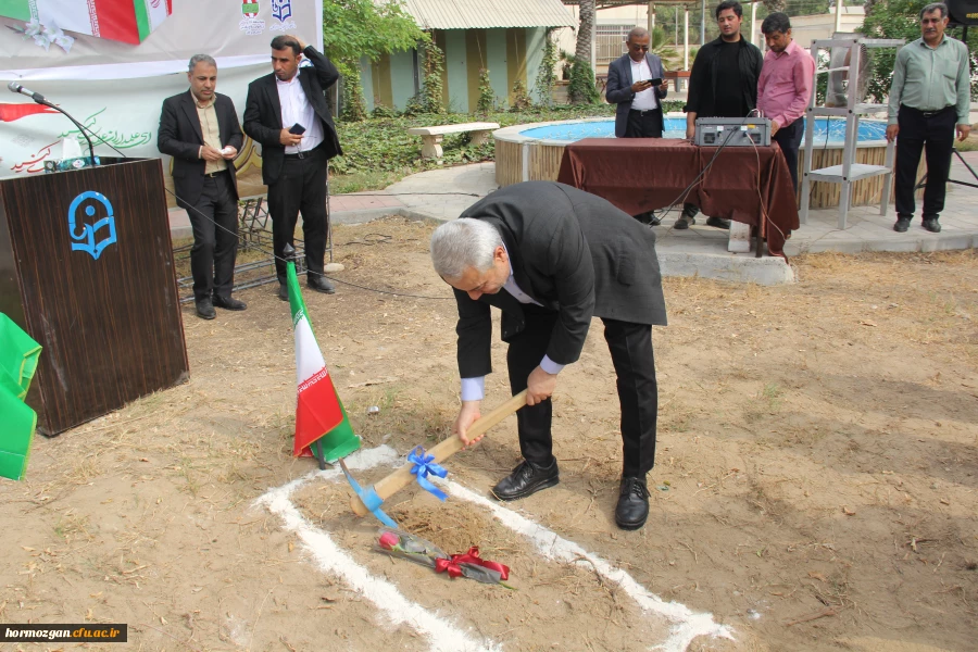 آیین کلنگ زنی احداث یادمان شهید گمنام به میزبانی دانشگاه فرهنگیان هرمزگان 78