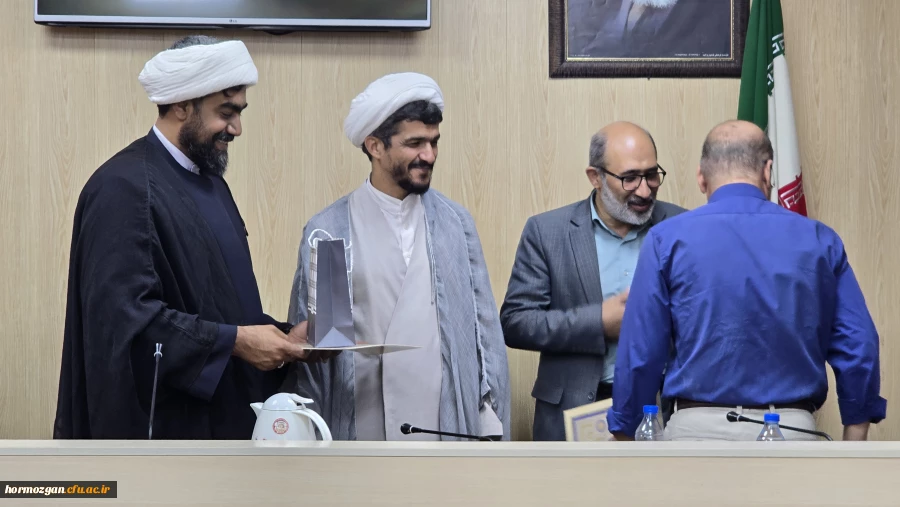 برگزاری نشست تبیینی وهم اندیشی با کانون بسیج اساتید دانشگاه فرهنگیان هرمزگان وهمکاری امور بانوان دانشگاه فرهنگیان 4