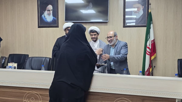 برگزاری نشست تبیینی وهم اندیشی با کانون بسیج اساتید دانشگاه فرهنگیان هرمزگان وهمکاری امور بانوان دانشگاه فرهنگیان 6