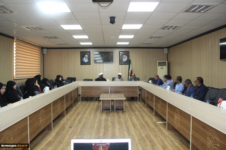 برگزاری نشست تبیینی وهم اندیشی با کانون بسیج اساتید دانشگاه فرهنگیان هرمزگان وهمکاری امور بانوان دانشگاه فرهنگیان 7