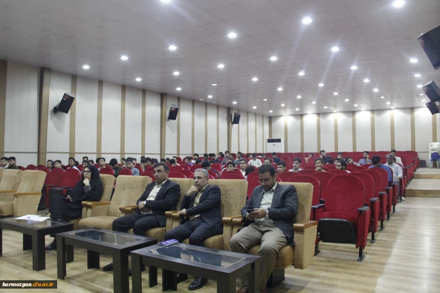 برگزاری جلسه توجهی و تبیینی ویژه دانشجویان ورودی ۱۴۰۴ در دانشگاه فرهنگیان هرمزگان 4