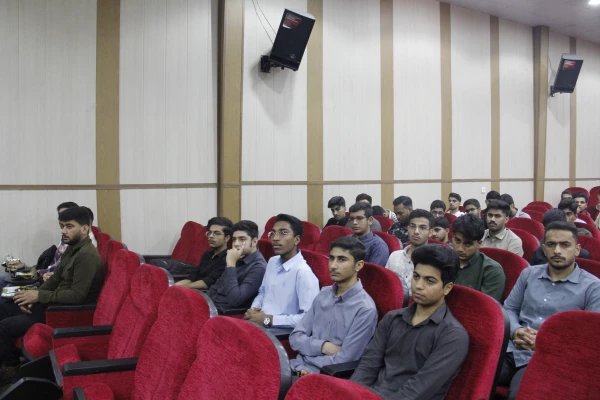 برگزاری جلسه توجهی و تبیینی ویژه دانشجویان ورودی ۱۴۰۴ در دانشگاه فرهنگیان هرمزگان 11