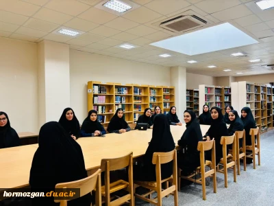 بازدید دانشجویان پردیس فاطمه الزهرا از کتابخانه و موزه آبزیان دانشگاه هرمزگان به مناسبت هفته کتاب و کتابخوانی
