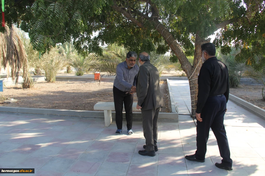 عطرافشانی از مزار شهید گمنام  2