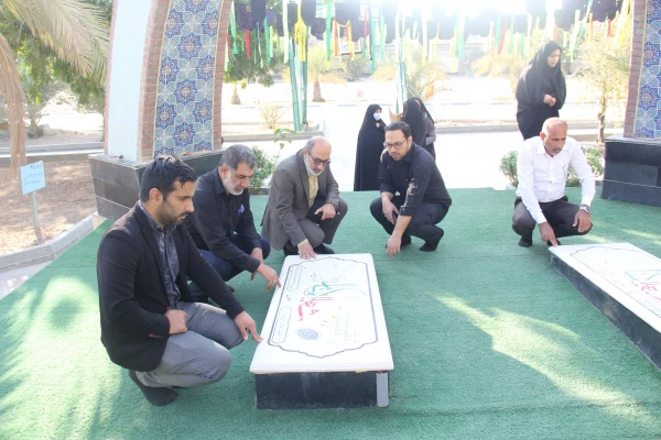 عطرافشانی از مزار شهید گمنام  3